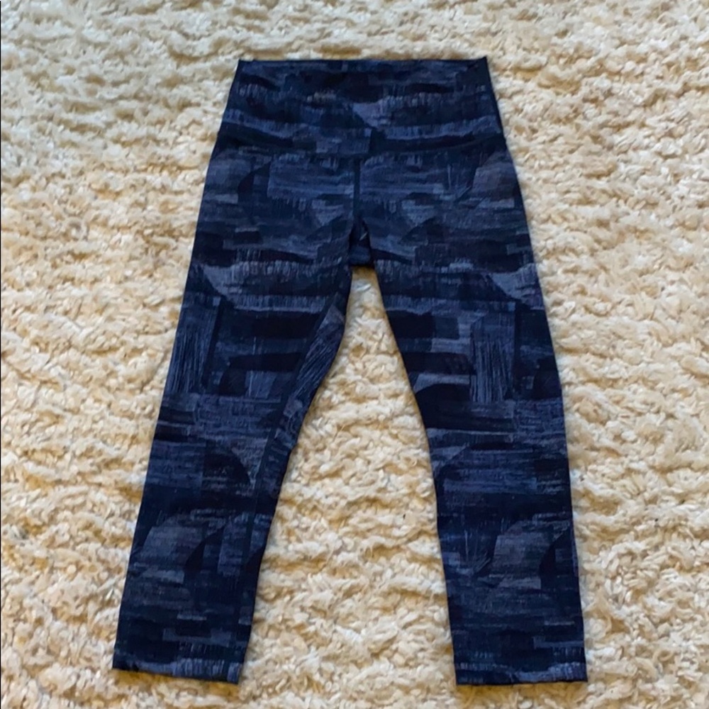 Women’s size 8 Lululemon navy Capri leggings.
